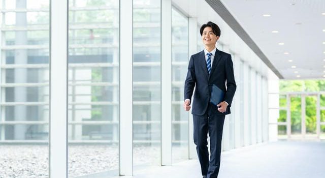 多様な働き方改革と社員満足度で注目される総合商社のホワイト企業化の実態分析