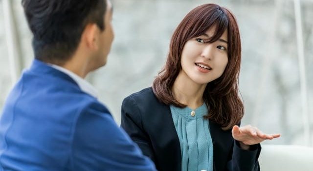 メーカー初任給の最新動向と現場主義が変えるものづくりの未来展望